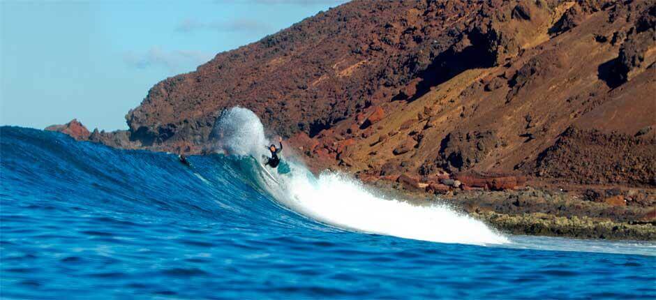 Surfear la derecha de Lobos Spots de surf en Fuerteventura